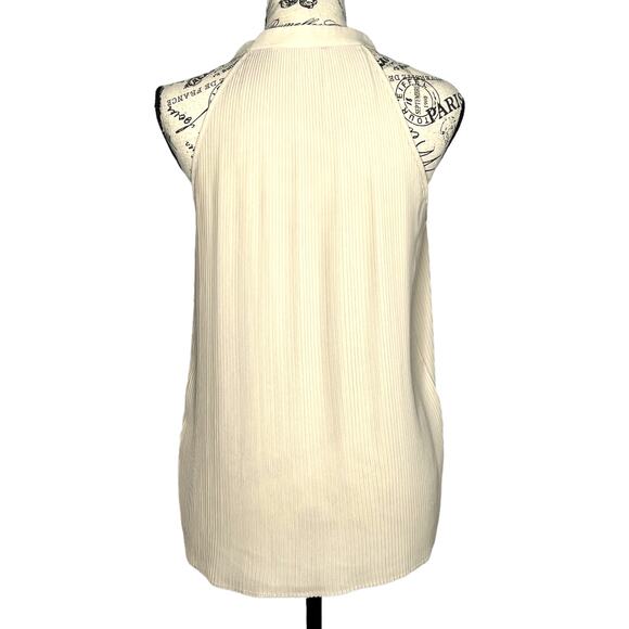 Banana Republic MEDIUM Petite Ribbed Pleated Sleeveless Split Neck Blouse - Picture 4 of 11